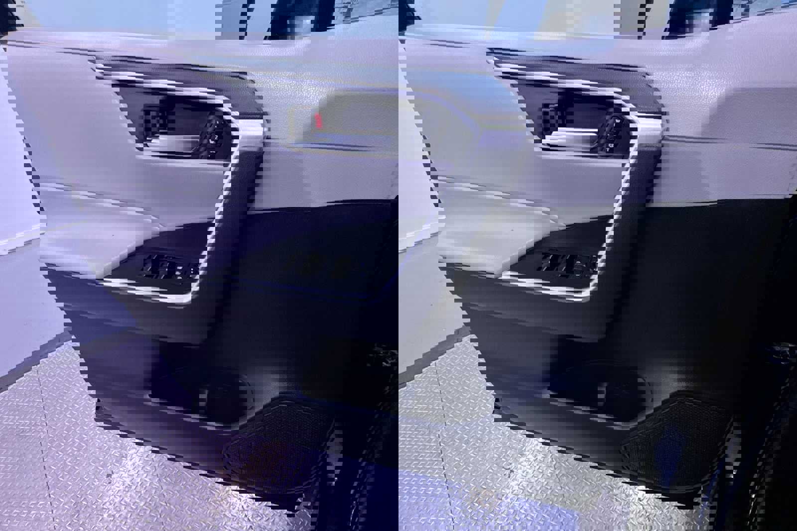 Used 2020 Toyota RAV4 XLE Premium image 30