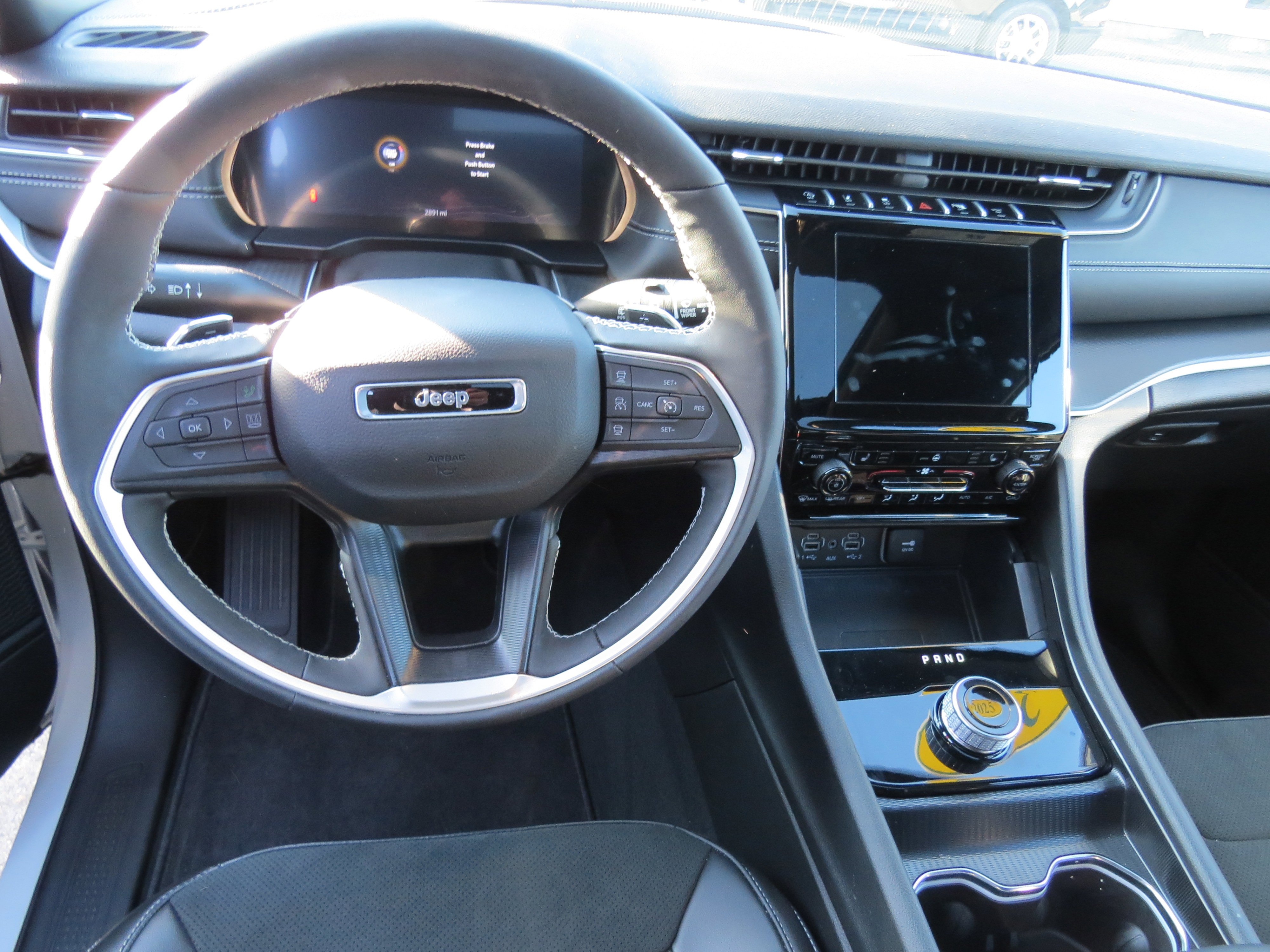 Used 2025 Jeep Grand Cherokee 4WD image 14