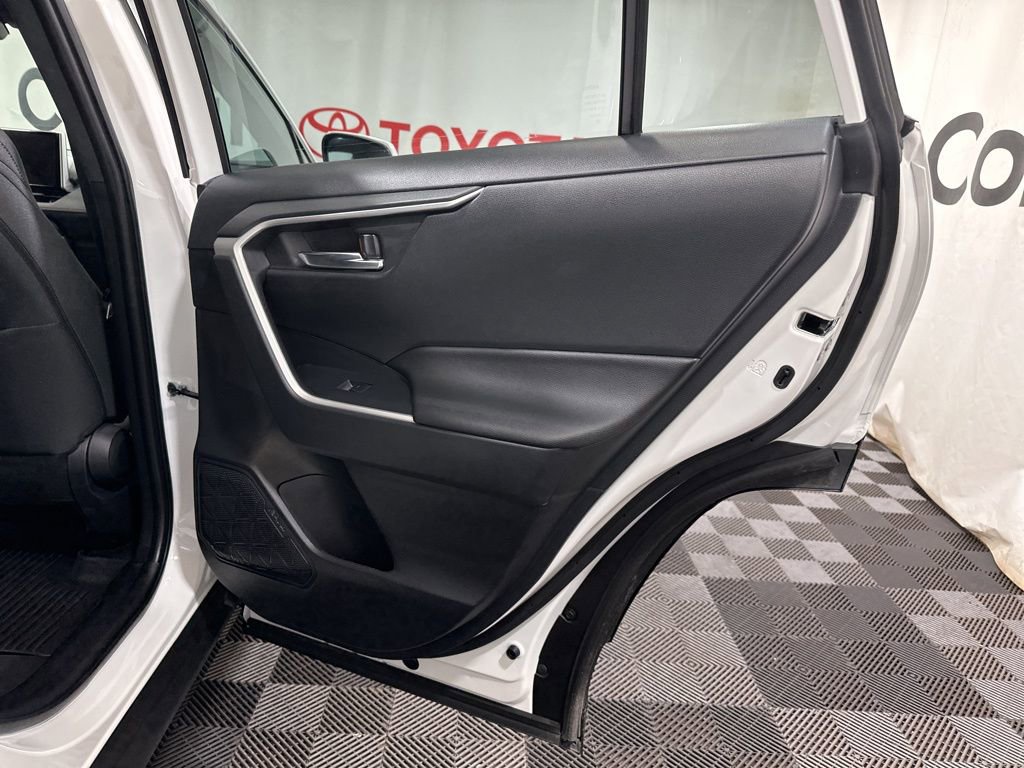 Used 2025 Toyota RAV4 SE image 12
