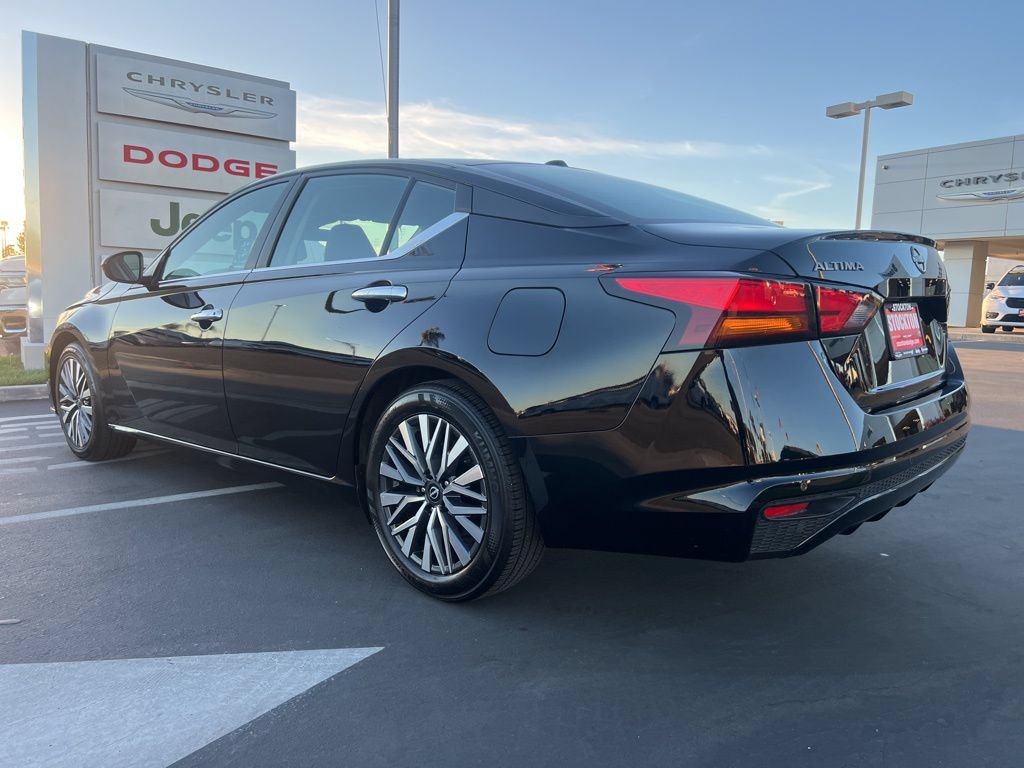 Used 2025 Nissan Altima 2.5 SV FWD image 13