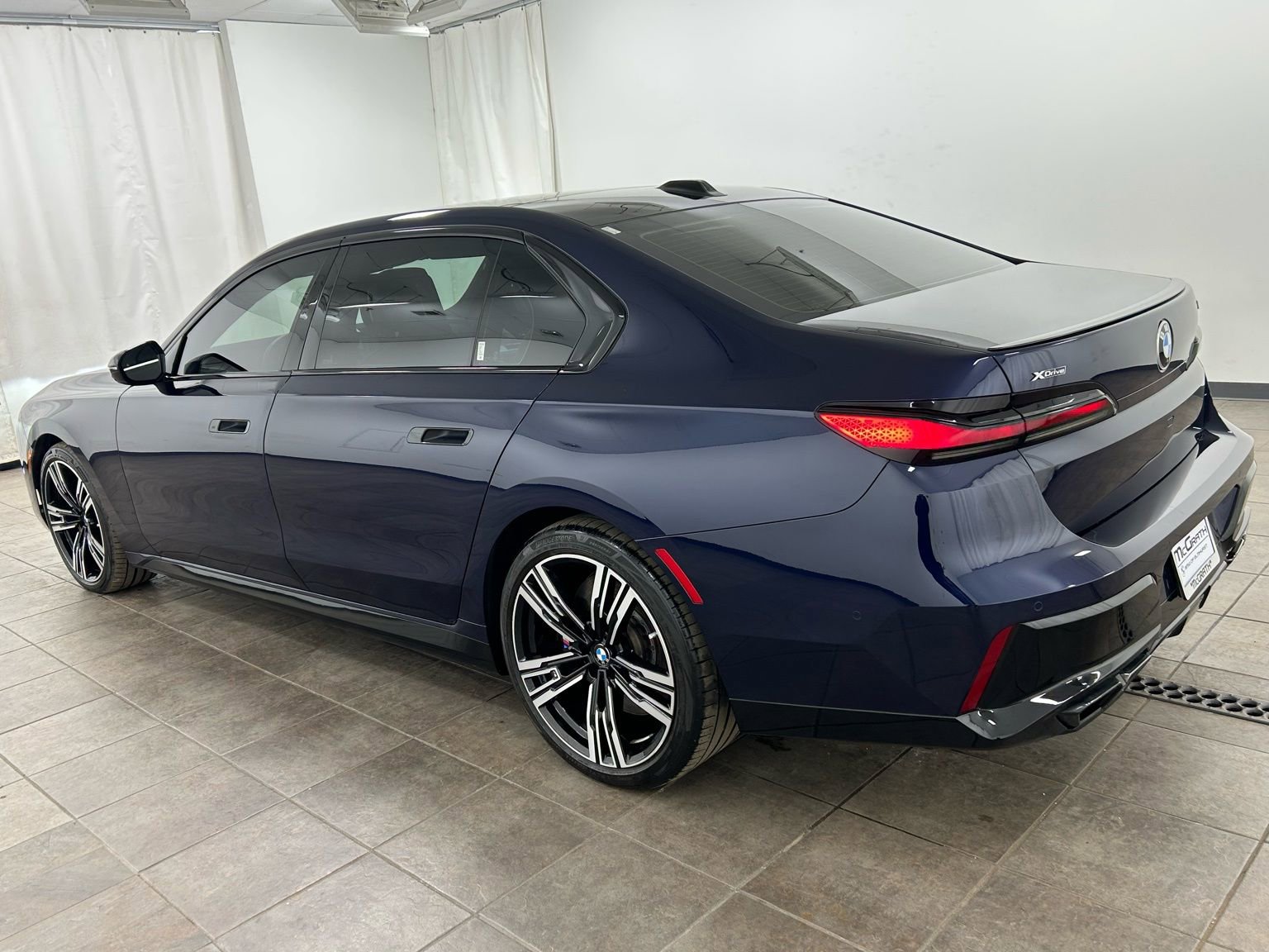 Used 2023 BMW 760i xDrive AWD/4WD image 3