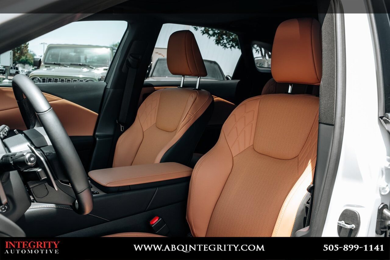 Used 2026 Lexus RX 450h AWD w/ Convenience Package image 18
