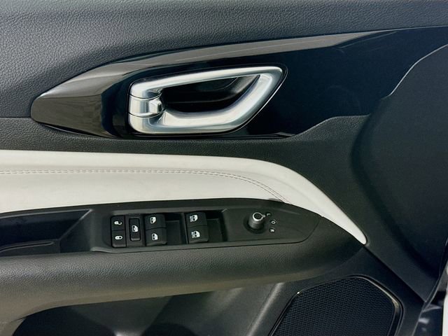 Used 2025 Jeep Compass Limited image 17