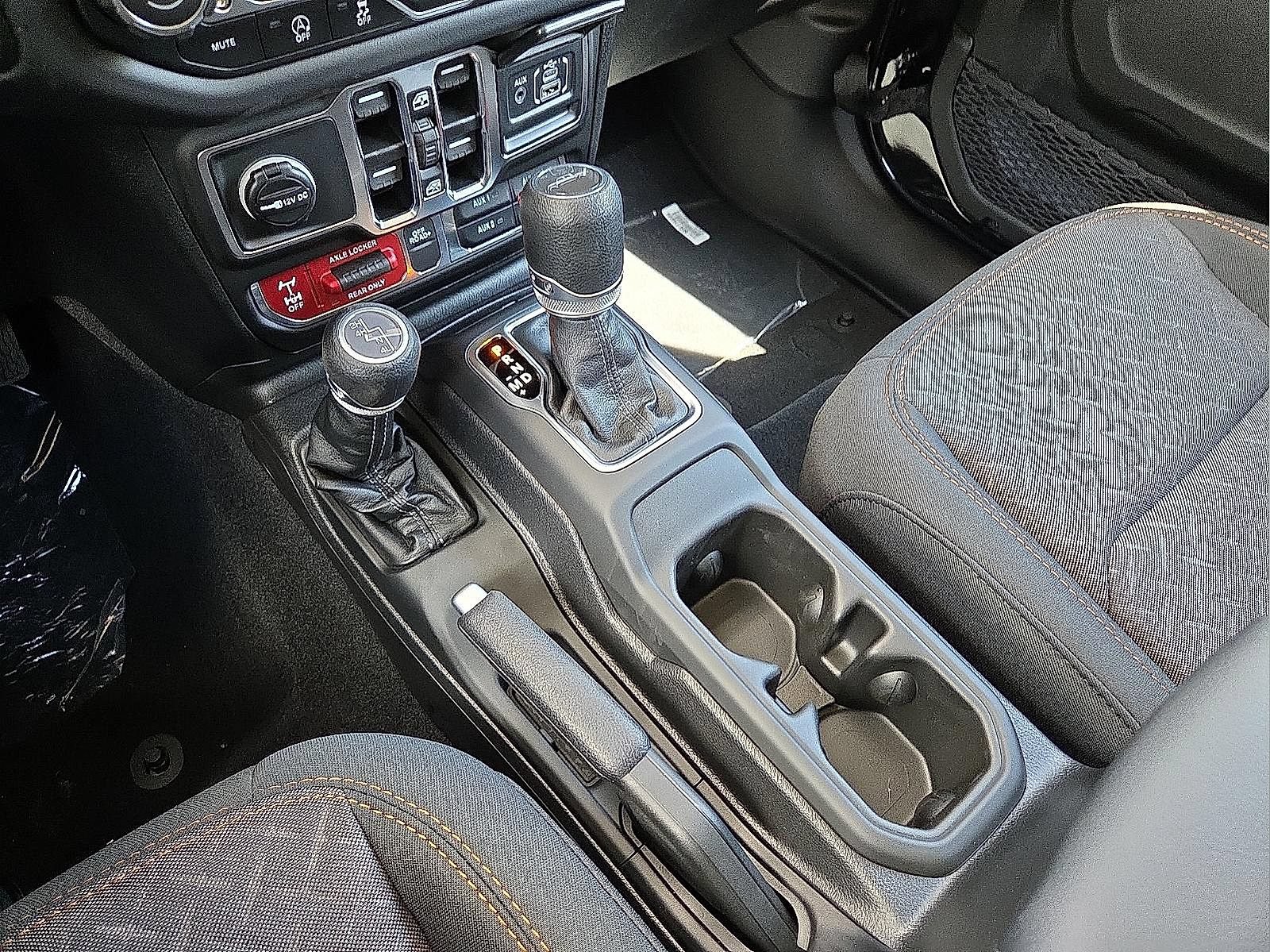 New 2025 Jeep Gladiator Mojave w/ Steel Bumper Group AWD/4WD image 25
