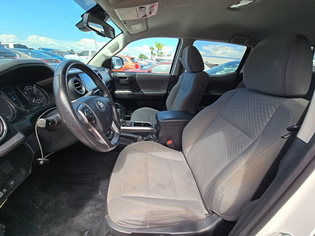 Used 2021 Toyota Tacoma SR5 w/ Blackout Package (TMS) AWD/4WD image 5