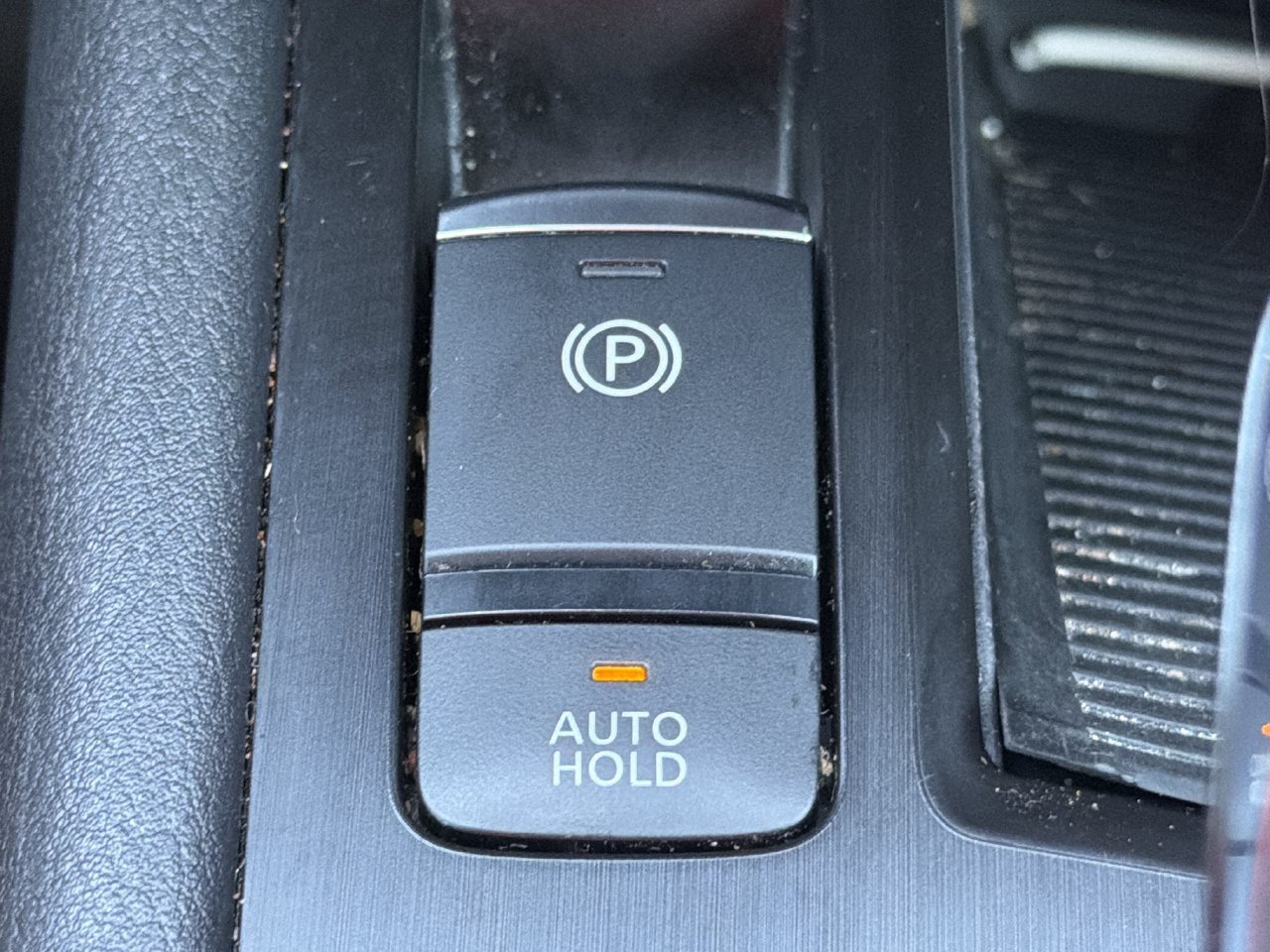 Certified 2025 Nissan Kicks SV FWD image 9
