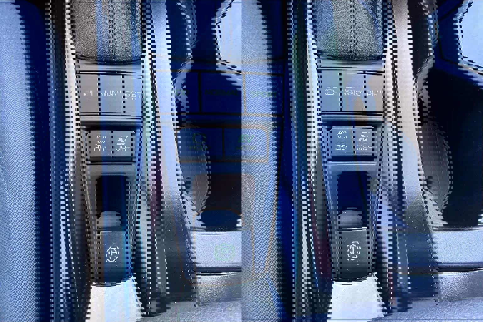 Used 2025 Toyota Camry LE image 35