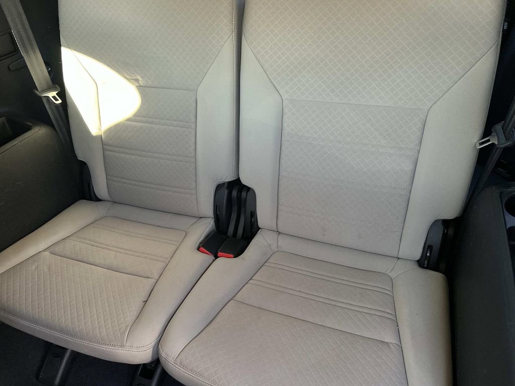 Used 2017 Kia Sorento LX image 25