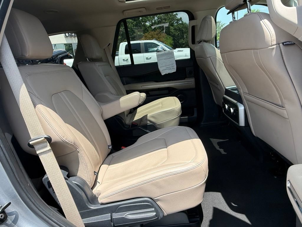 Used 2024 Ford Expedition Limited AWD/4WD image 22