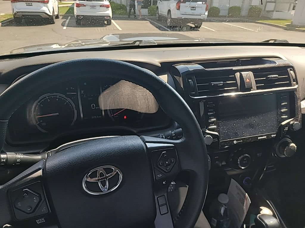 Used 2020 Toyota 4Runner Venture w/ Moonroof Package AWD/4WD image 21