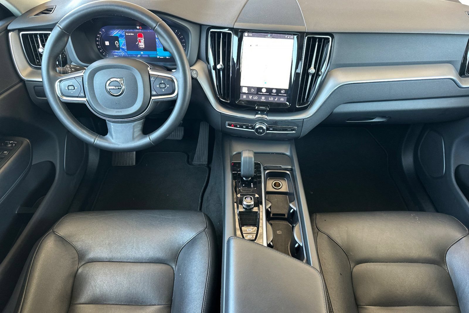 Used 2024 Volvo XC60 B5 Core AWD/4WD image 16