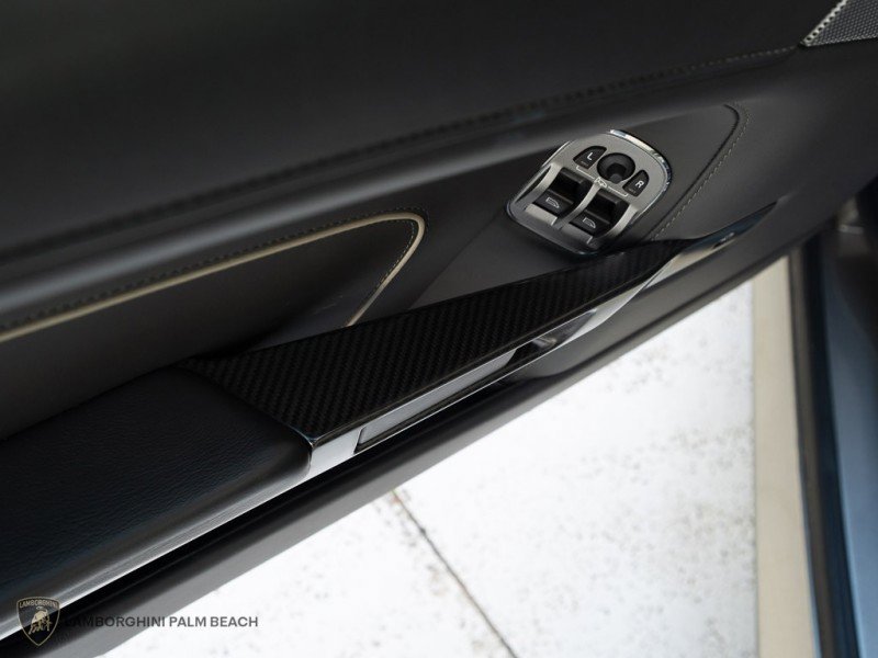 Used 2015 Aston Martin DB9 Volante image 20