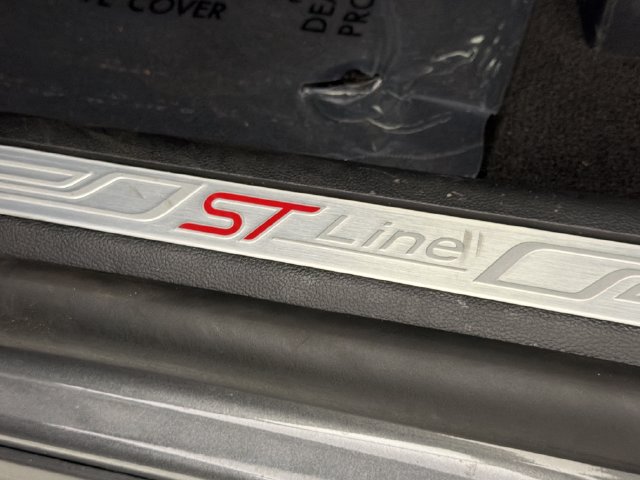 Used 2026 Ford Explorer ST-Line w/ ST-Line Street Pack AWD/4WD image 16