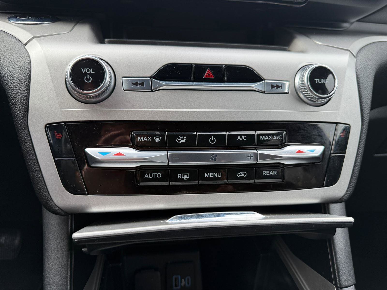 Used 2022 Ford Explorer XLT image 29