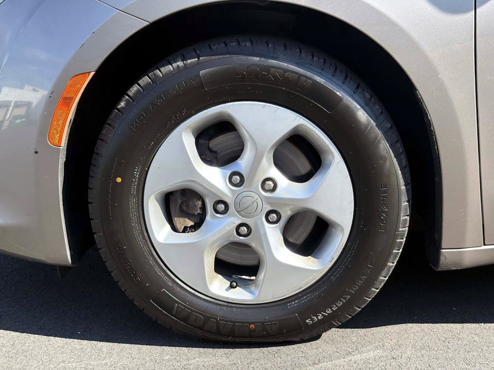 Used 2017 Chrysler Pacifica Touring-L Plus FWD image 31