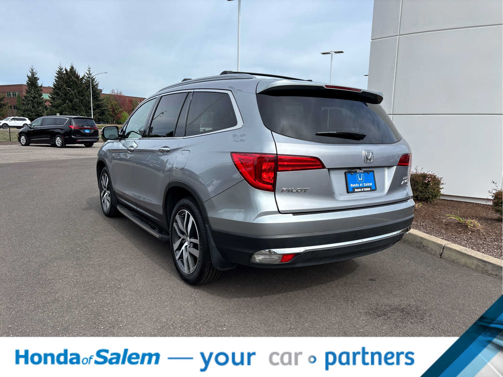 Used 2017 Honda Pilot Elite image 4