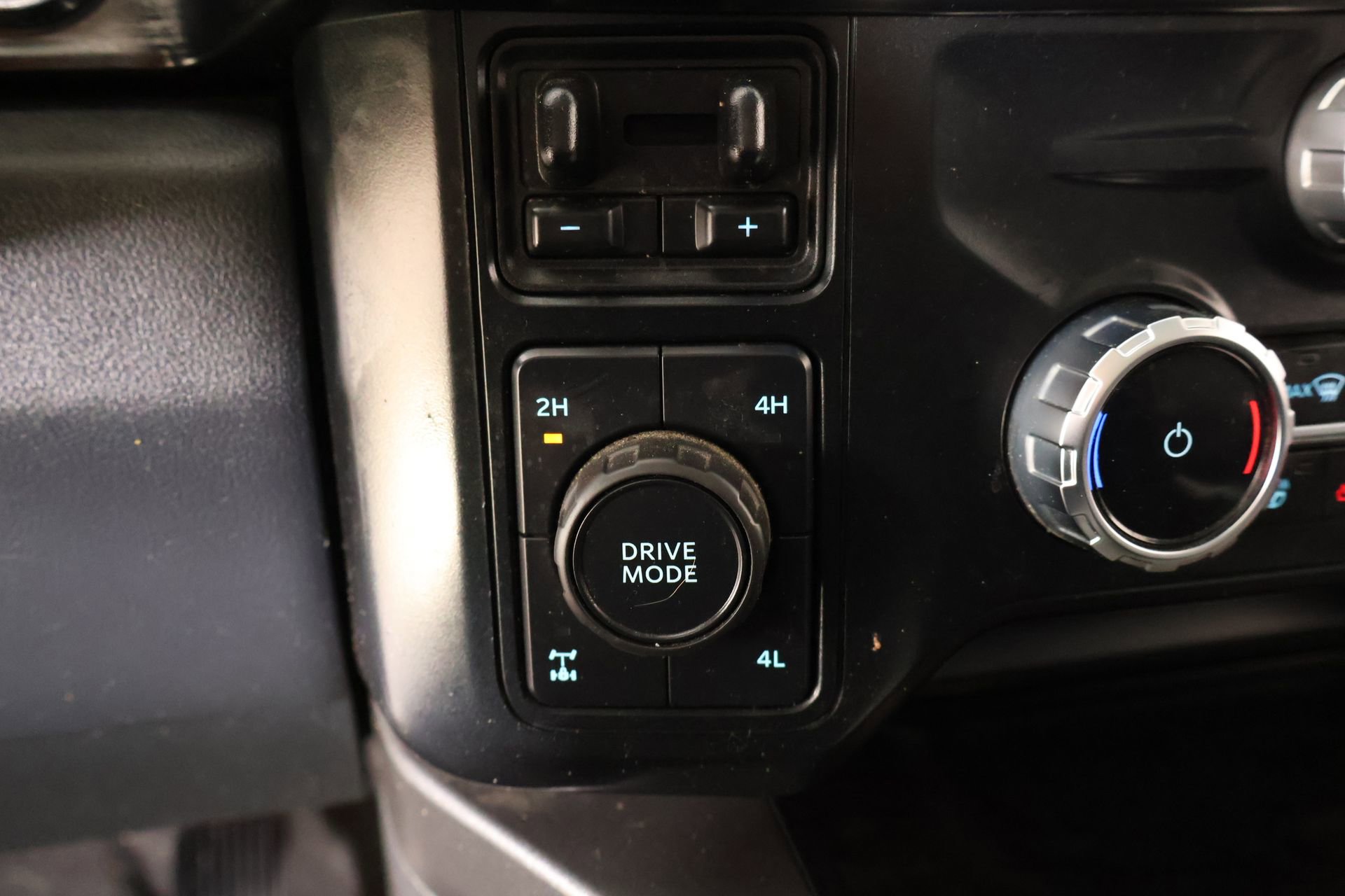 Used 2023 Ford F250 Lariat w/ Lariat Ultimate Package AWD/4WD image 9