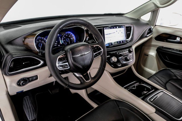 Used 2022 Chrysler Pacifica Limited FWD image 12