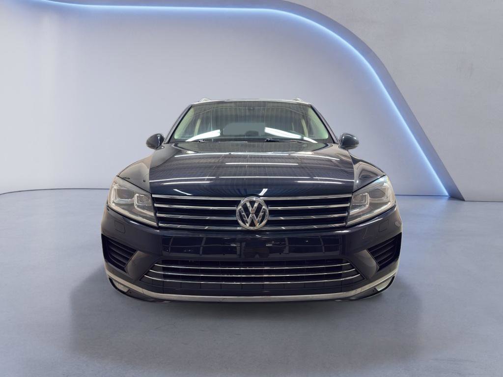 Used 2016 Volkswagen Touareg TDI AWD/4WD image 2