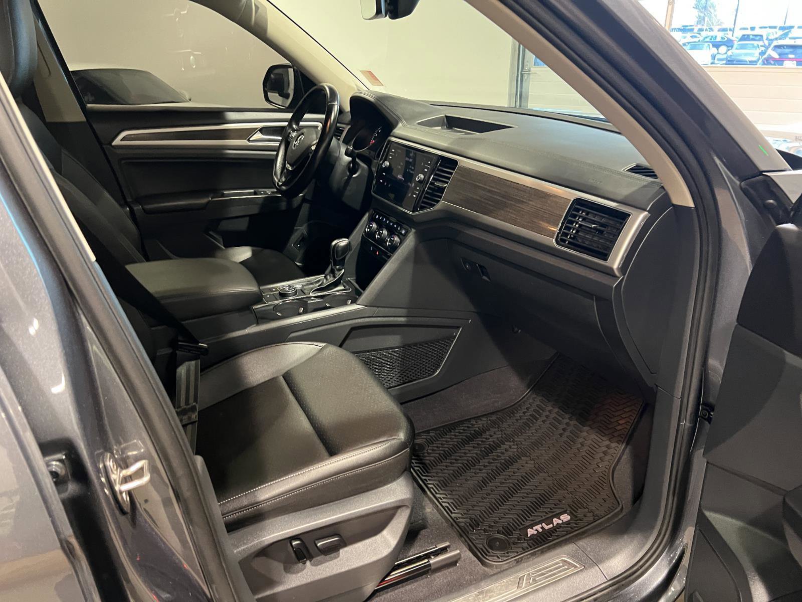 Used 2018 Volkswagen Atlas SEL w/ R-Line Package image 38
