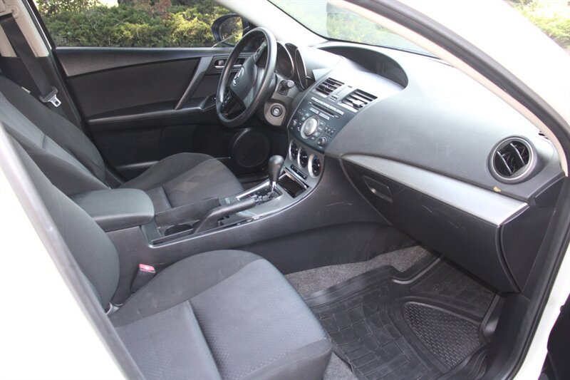 Used 2010 MAZDA MAZDA3 i Touring FWD image 13