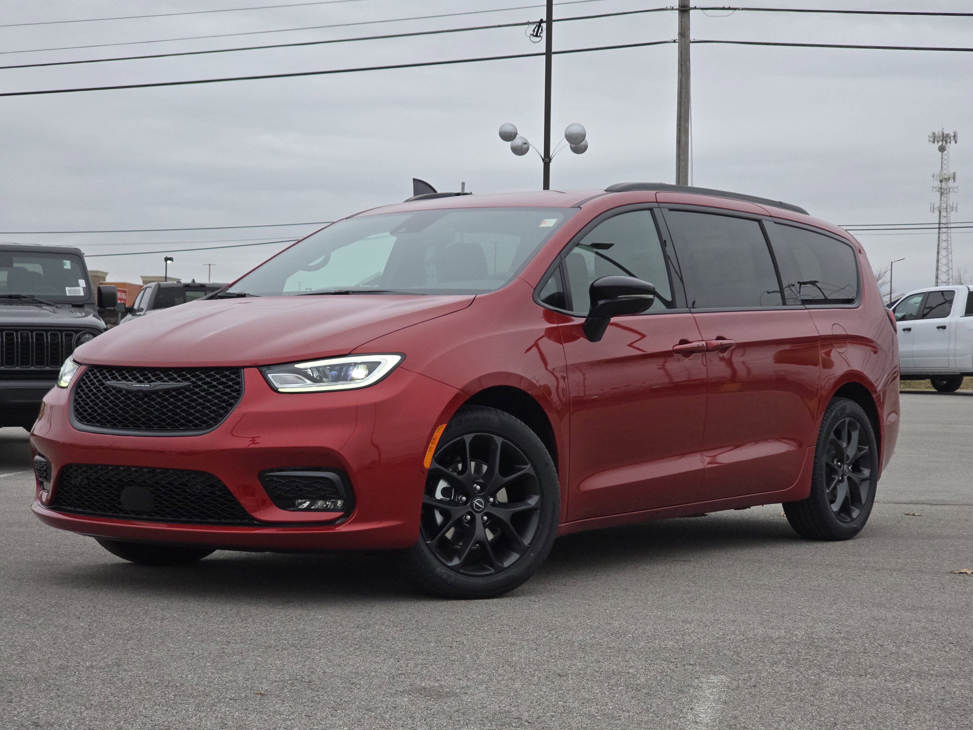 New 2026 Chrysler Pacifica Select FWD image 2