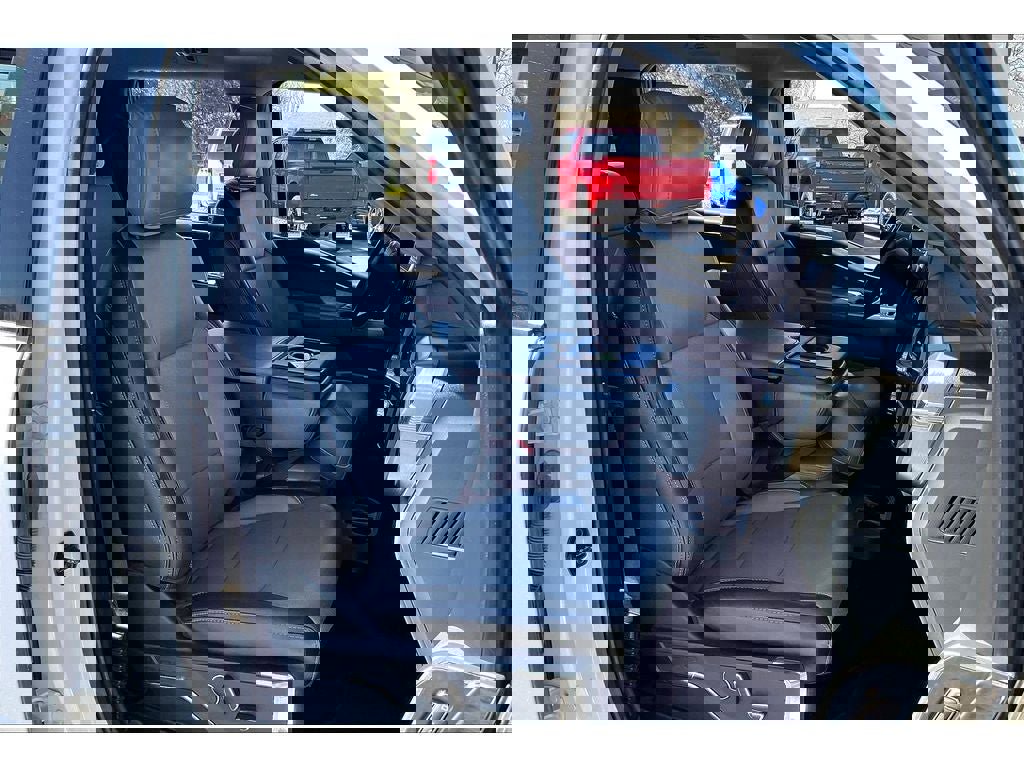 Used 2021 Ford F150 Lariat w/ Equipment Group 501A Mid image 8