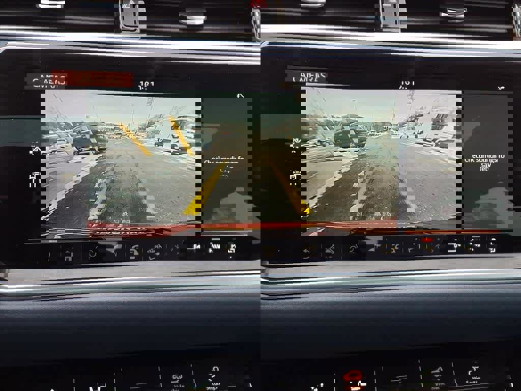 Used 2020 Land Rover Range Rover Evoque SE image 16