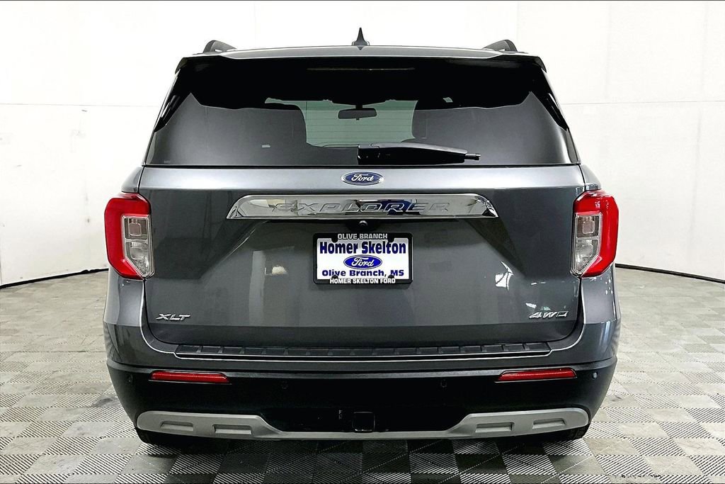 Used 2023 Ford Explorer XLT w/ Equipment Group 202A image 4