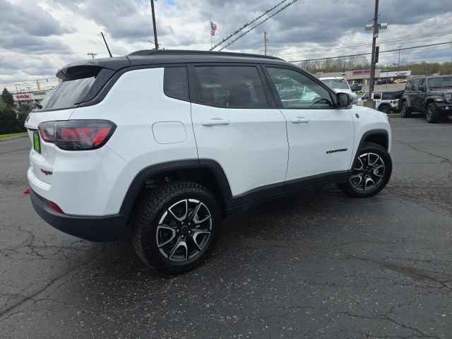 Used 2025 Jeep Compass Trailhawk w/ Trailhawk Elite Group AWD/4WD image 8