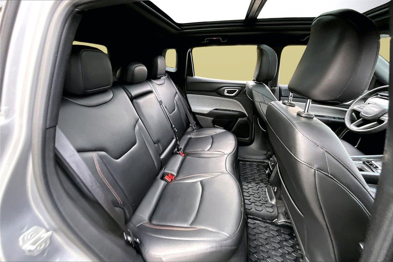 Certified 2024 Jeep Compass Latitude w/ Sun and Sound Group image 24