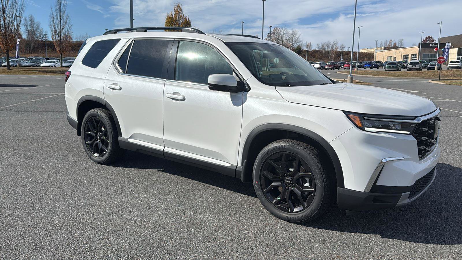 New 2025 Honda Pilot Touring image 2