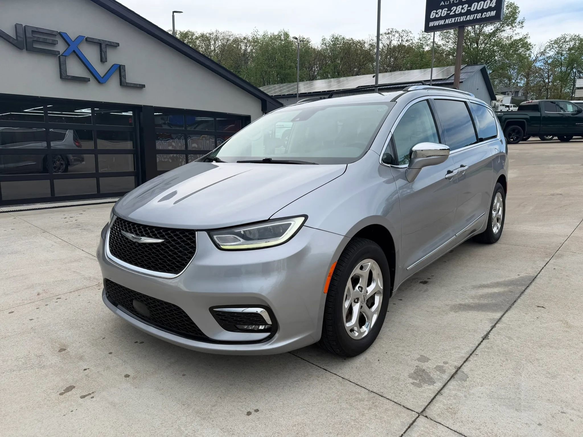 Used 2021 Chrysler Pacifica Limited image 5