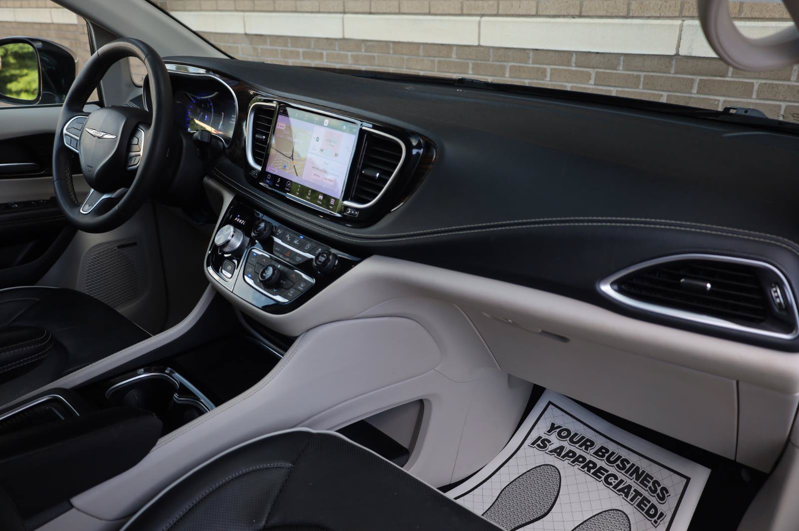 Used 2022 Chrysler Pacifica Limited FWD image 28