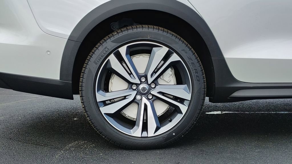 New 2026 Volvo V60 B5 Cross Country Plus w/ Protection Package Premier image 33