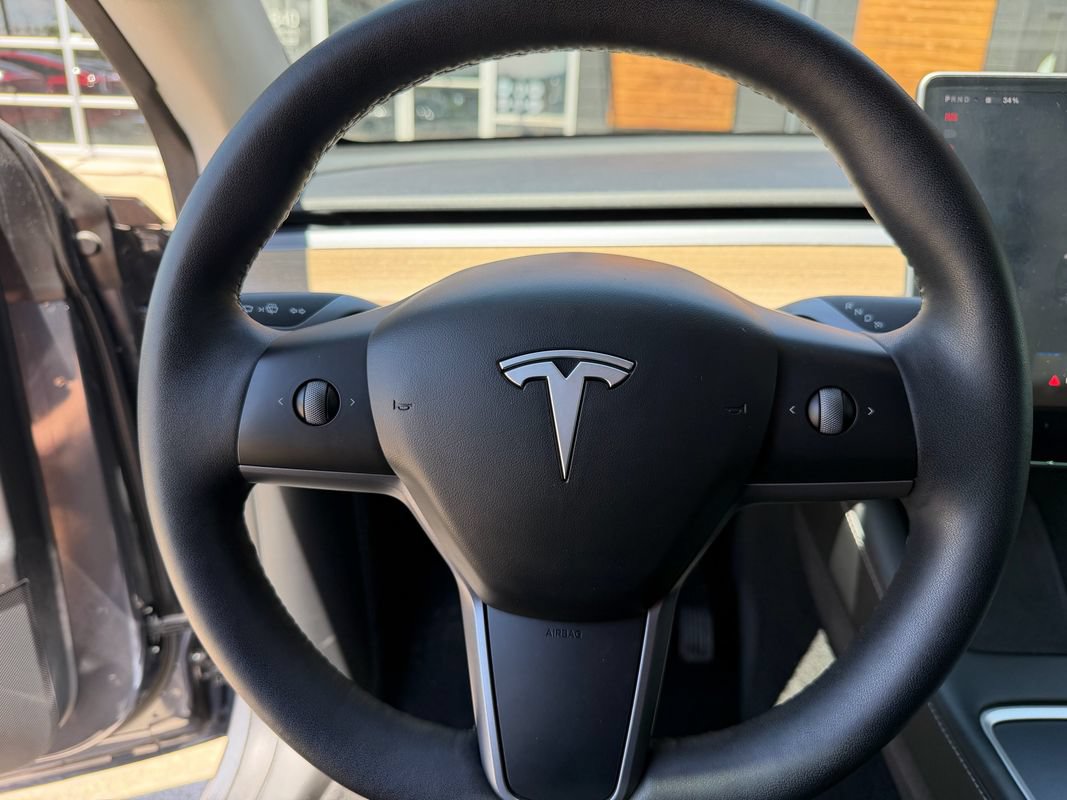 Used 2023 Tesla Model Y Long Range AWD/4WD image 28