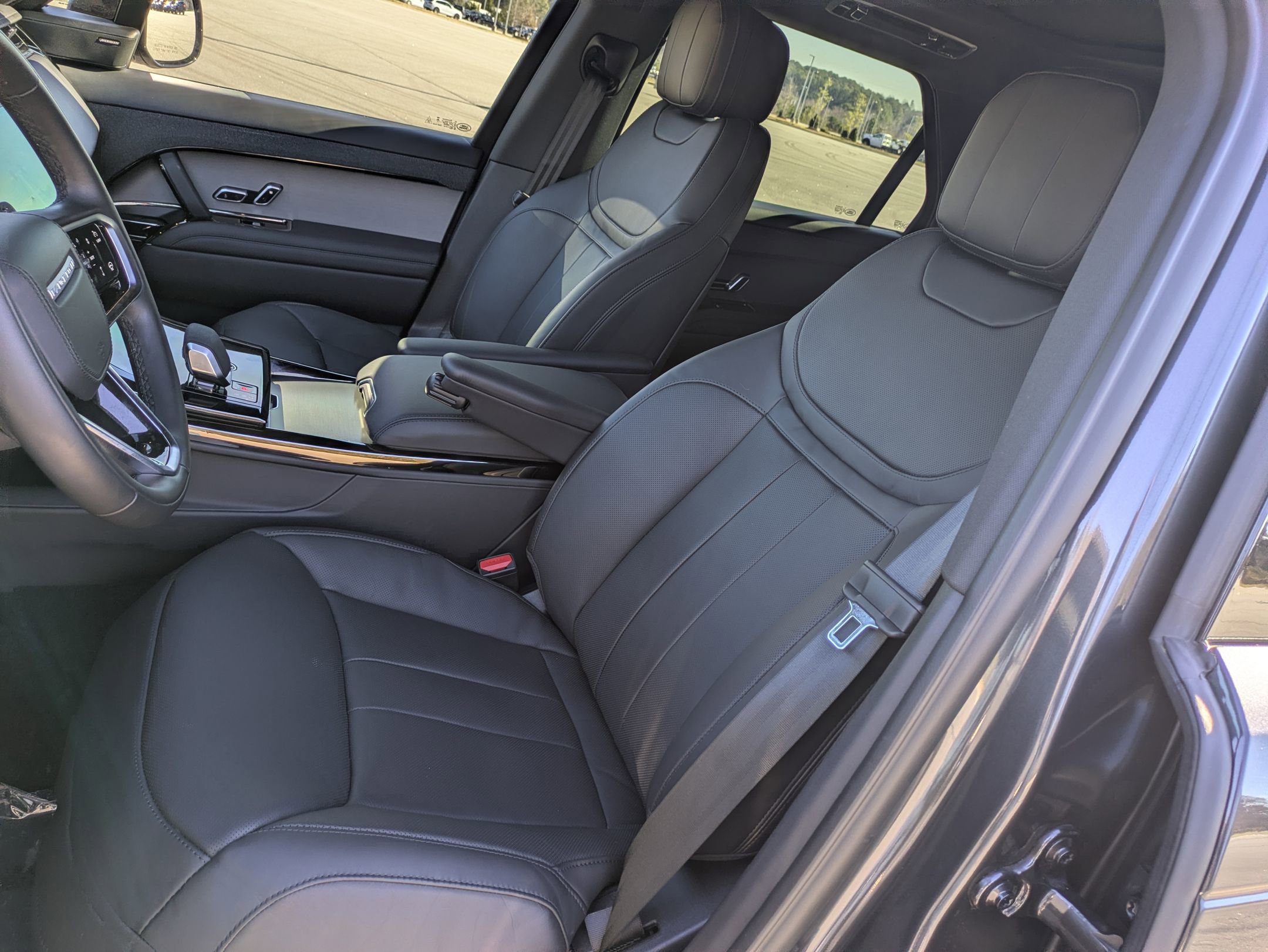 Used 2025 Land Rover Range Rover Sport SE image 19