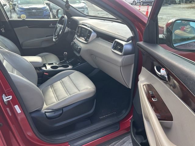 Used 2017 Kia Sorento LX w/ LX Convenience Package image 9