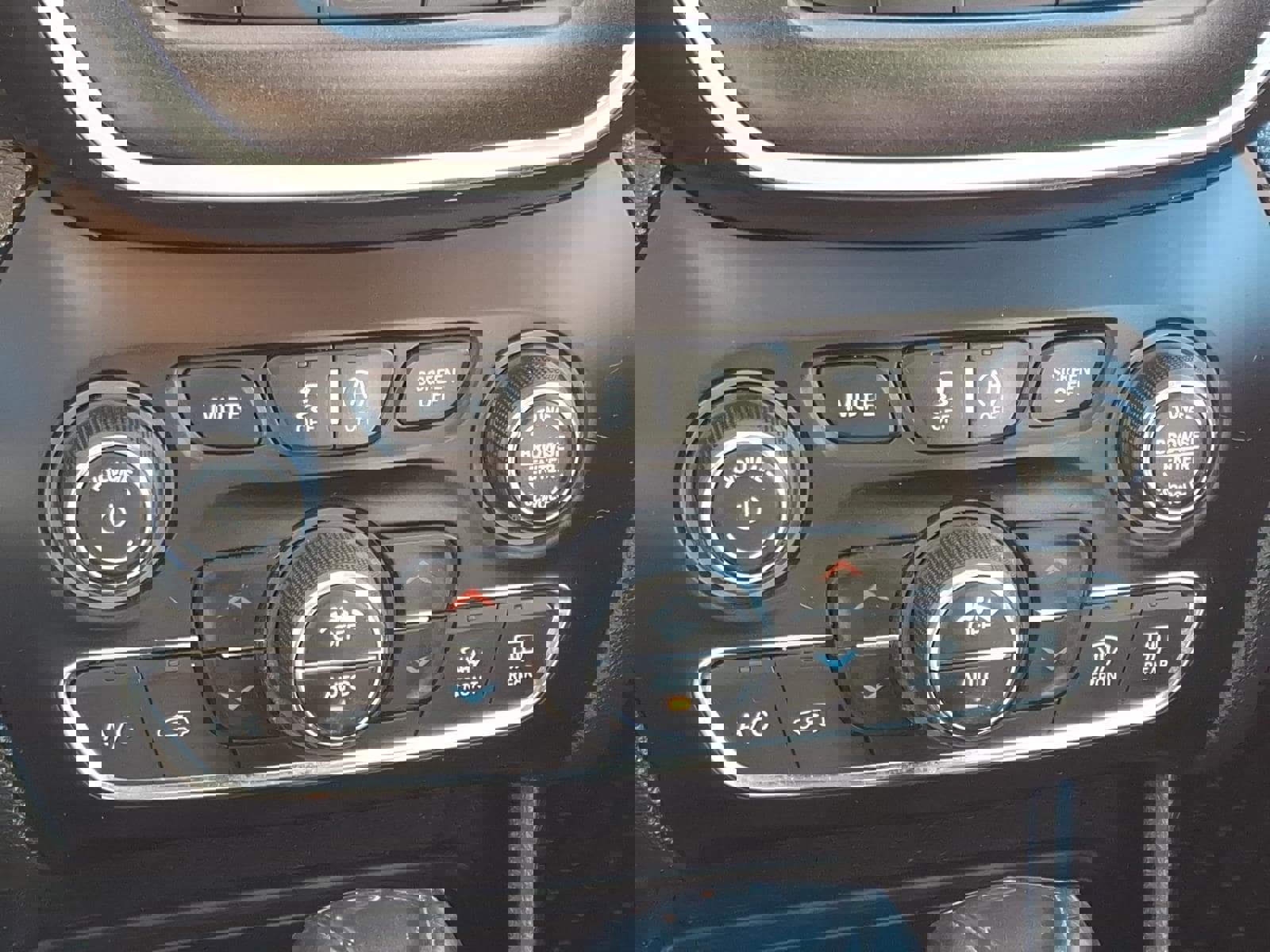 Used 2022 Jeep Cherokee Trailhawk w/ Trailer Tow Group image 23