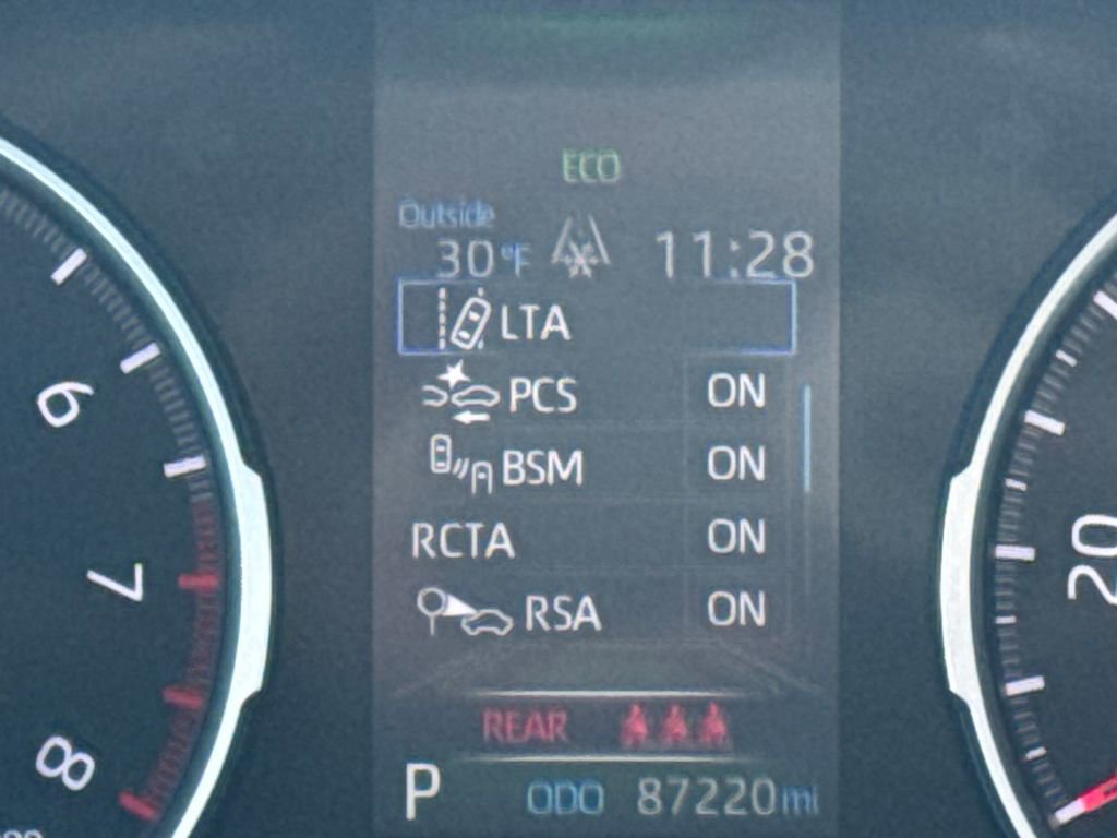 Used 2021 Toyota RAV4 XLE w/ Convenience Package image 17