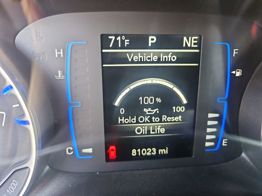Used 2024 Chrysler Voyager LX image 22