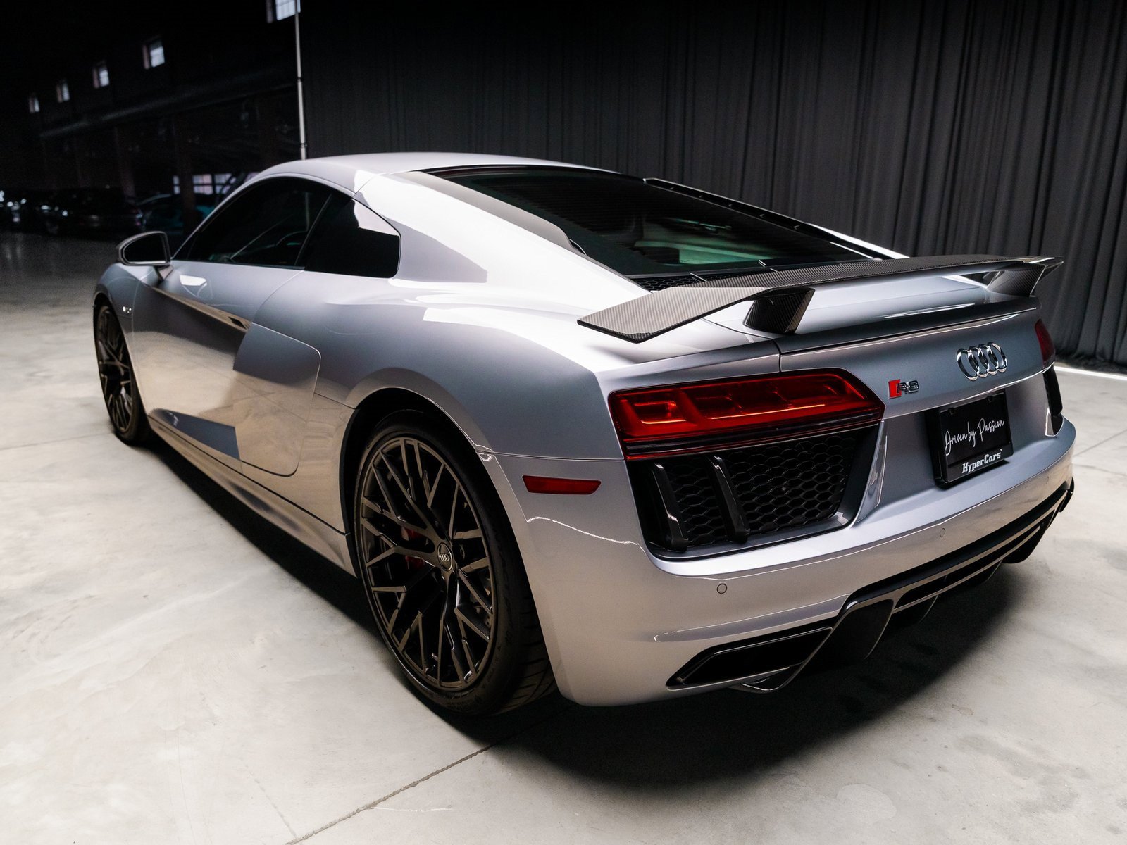 Used 2018 Audi R8 V10 w/ Premium Package image 10