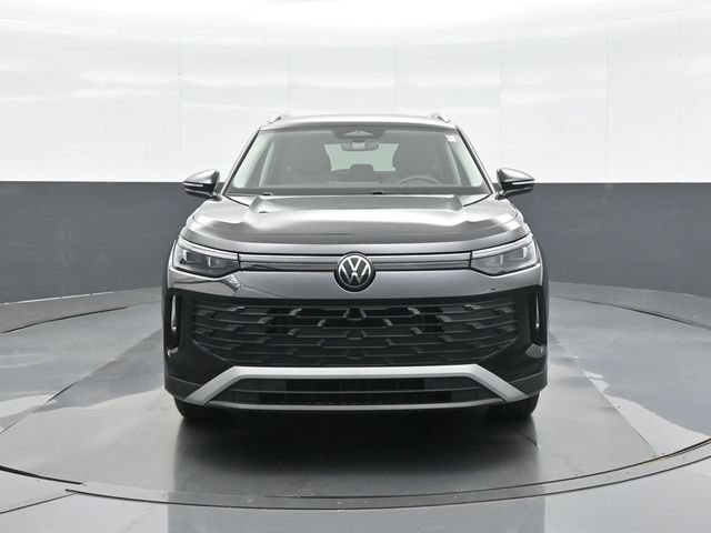 Used 2025 Volkswagen Tiguan S AWD/4WD image 2