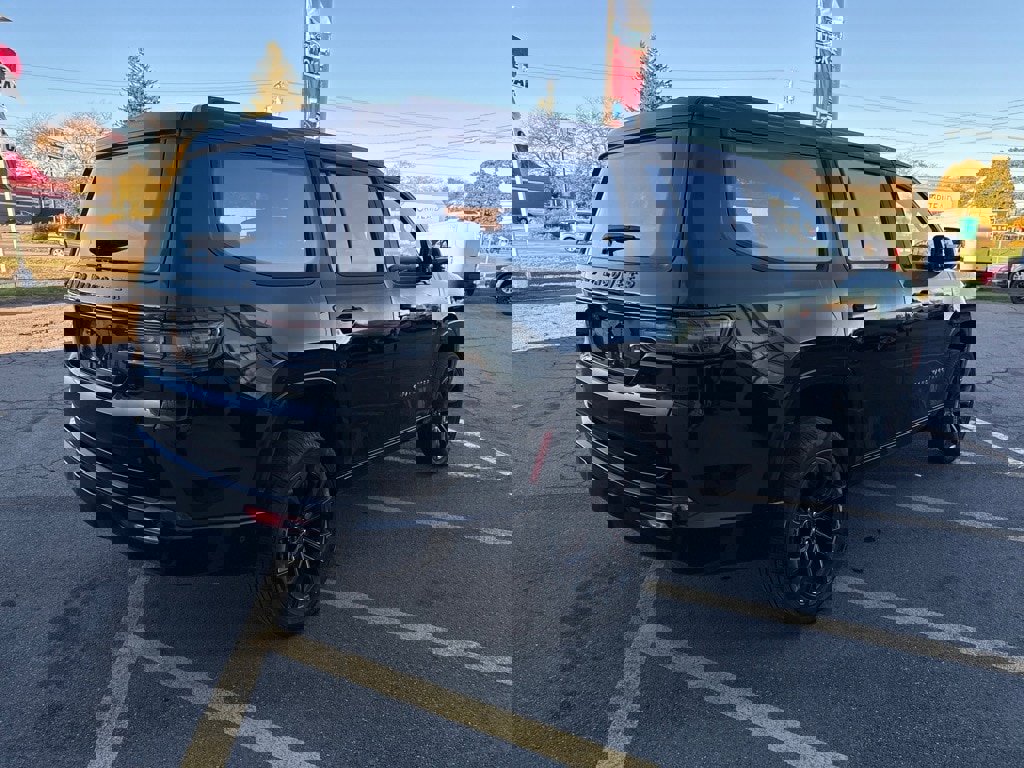 Used 2023 Jeep Grand Wagoneer Series II image 5