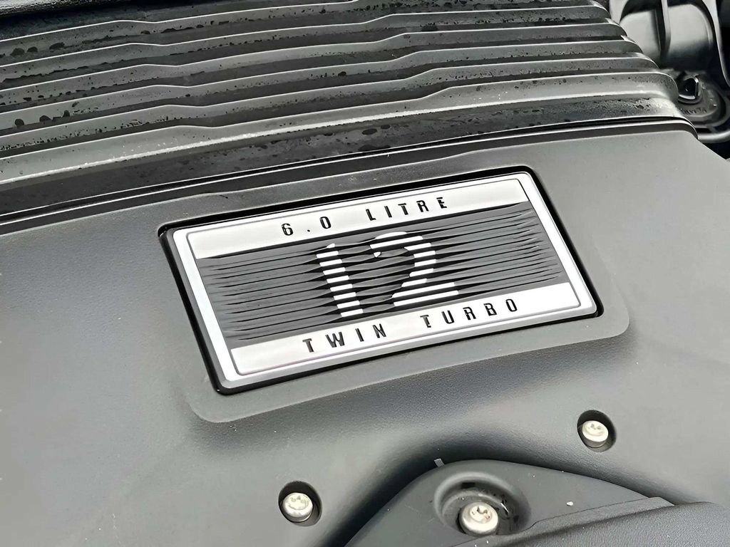 Used 2017 Bentley Bentayga image 34