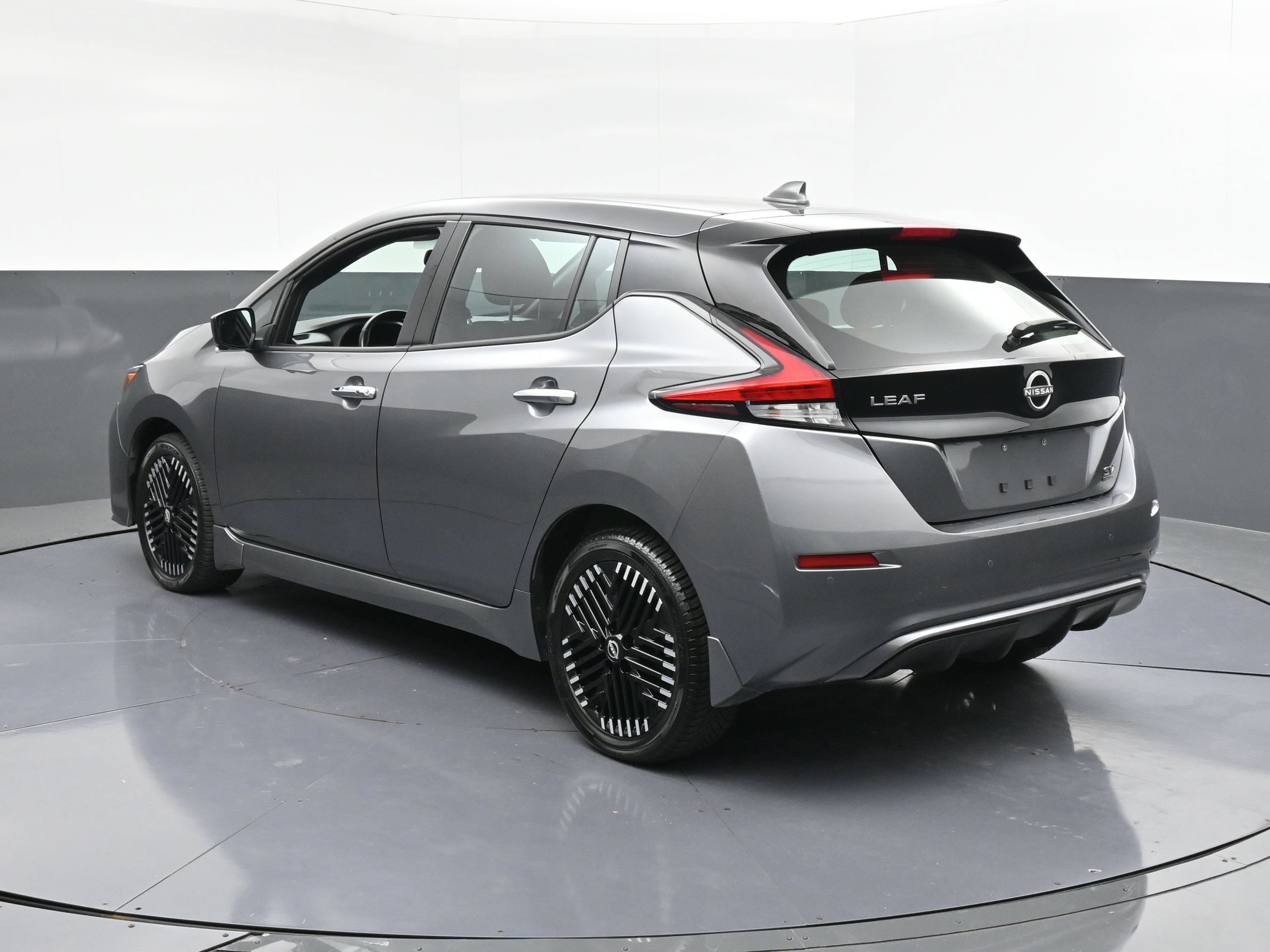 Used 2025 Nissan Leaf SV Plus FWD image 6