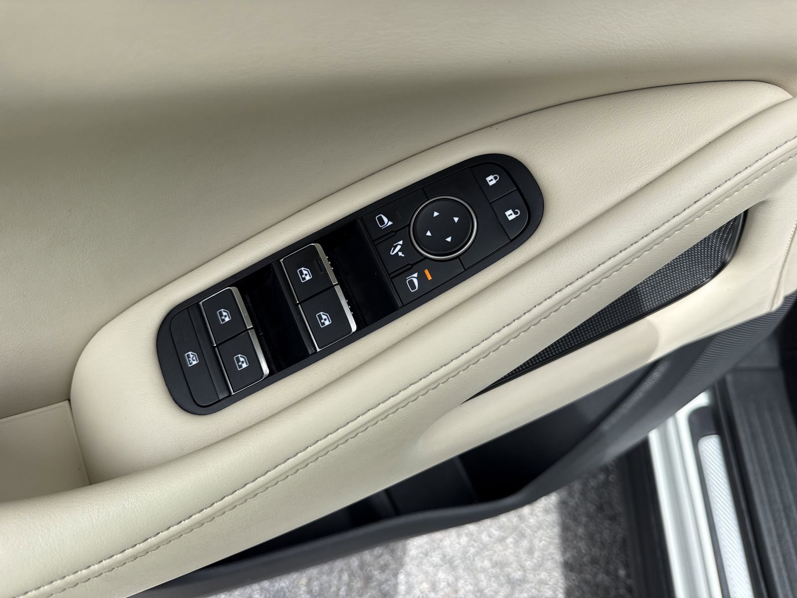 Used 2023 INFINITI QX60 Luxe w/ Cargo Package FWD image 17