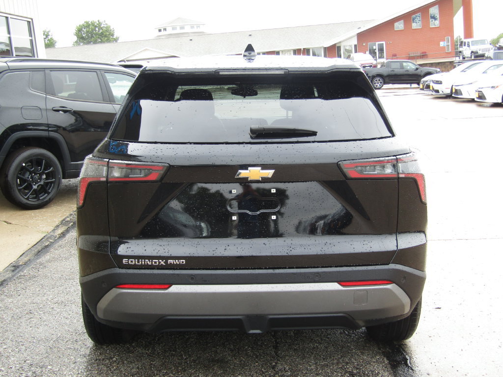 Used 2026 Chevrolet Equinox LT AWD/4WD image 4