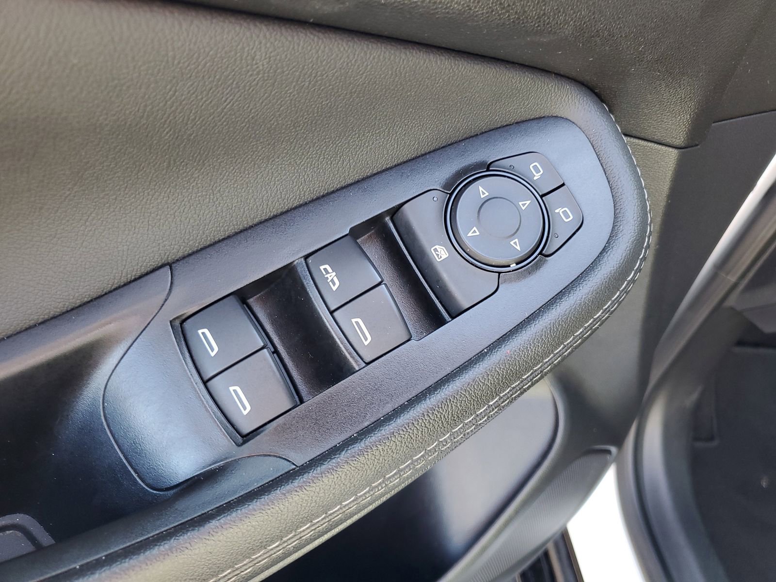 Used 2024 Buick Encore GX Sport Touring image 9