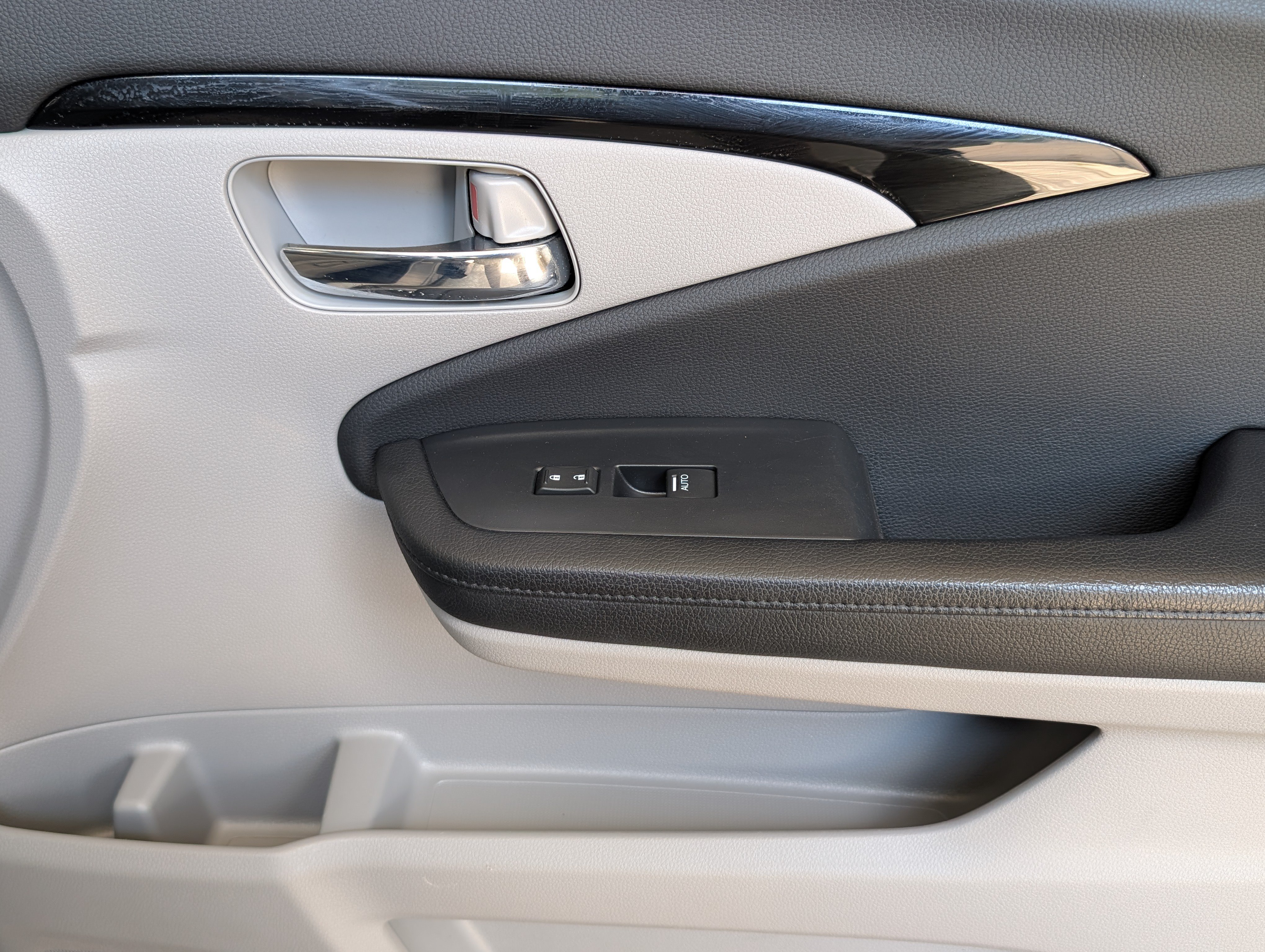 Used 2016 Honda Pilot Touring image 25